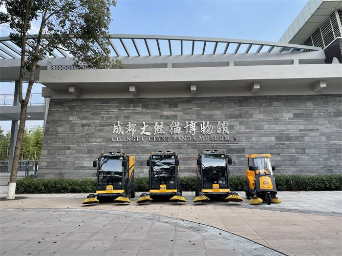 南博C200全封閉式道路清掃車.jpg 南博C200全封閉式道路清掃車.jpg