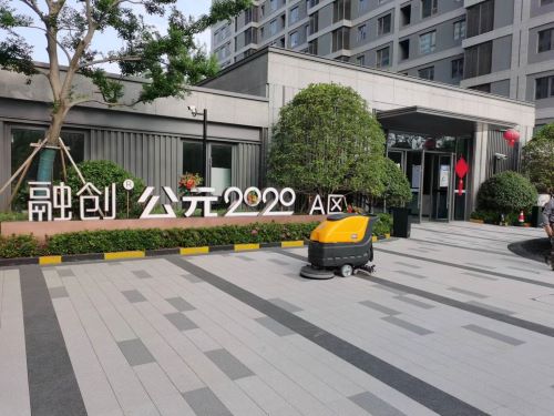 南博M55手推式洗地機(jī)服務(wù)于蕪湖某小區(qū).jpg