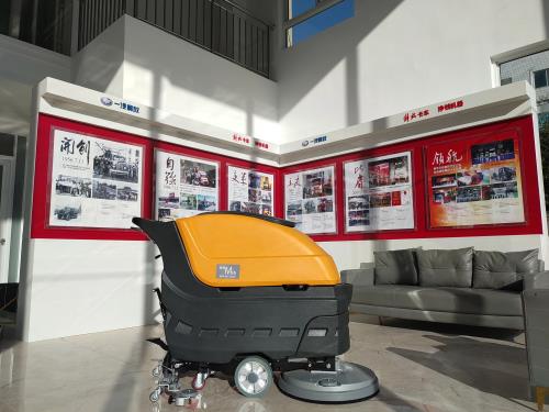南博M55手推式洗地機(jī)服務(wù)于某汽車工廠