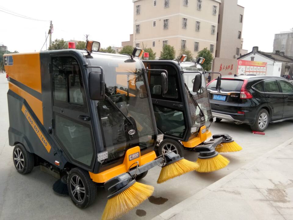 Ming-chuang C200 closed road sweeper service in the community streets