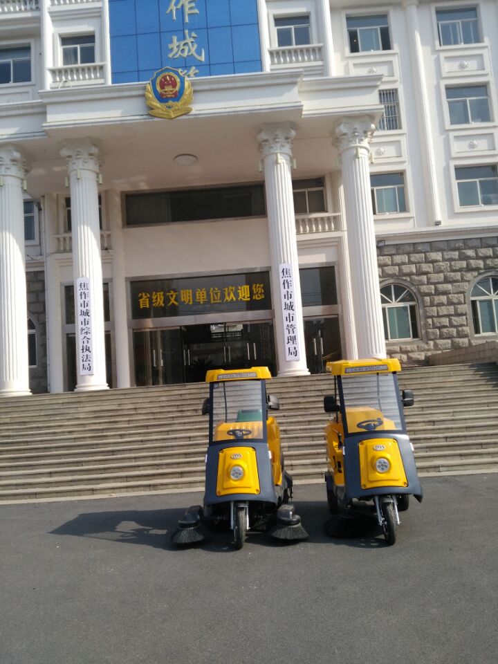 Minchuang C170 electric driving road sweeper to serve the municipal sanitation