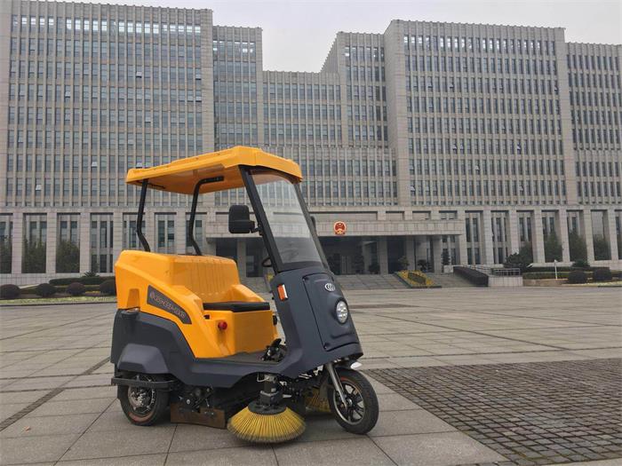 銘創(chuàng)C170半封閉式道路清掃車服務(wù)于蕪湖某機(jī)關(guān)單位 銘創(chuàng)C170半封閉式道路清掃車服務(wù)于蕪湖某機(jī)關(guān)單位