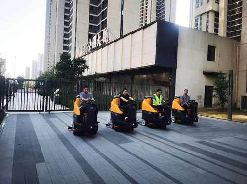 南博M80駕駛式洗地機(物聯網版)服務于武漢某小區