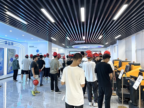 “萬名學子進鳩江”活動走進南博環境